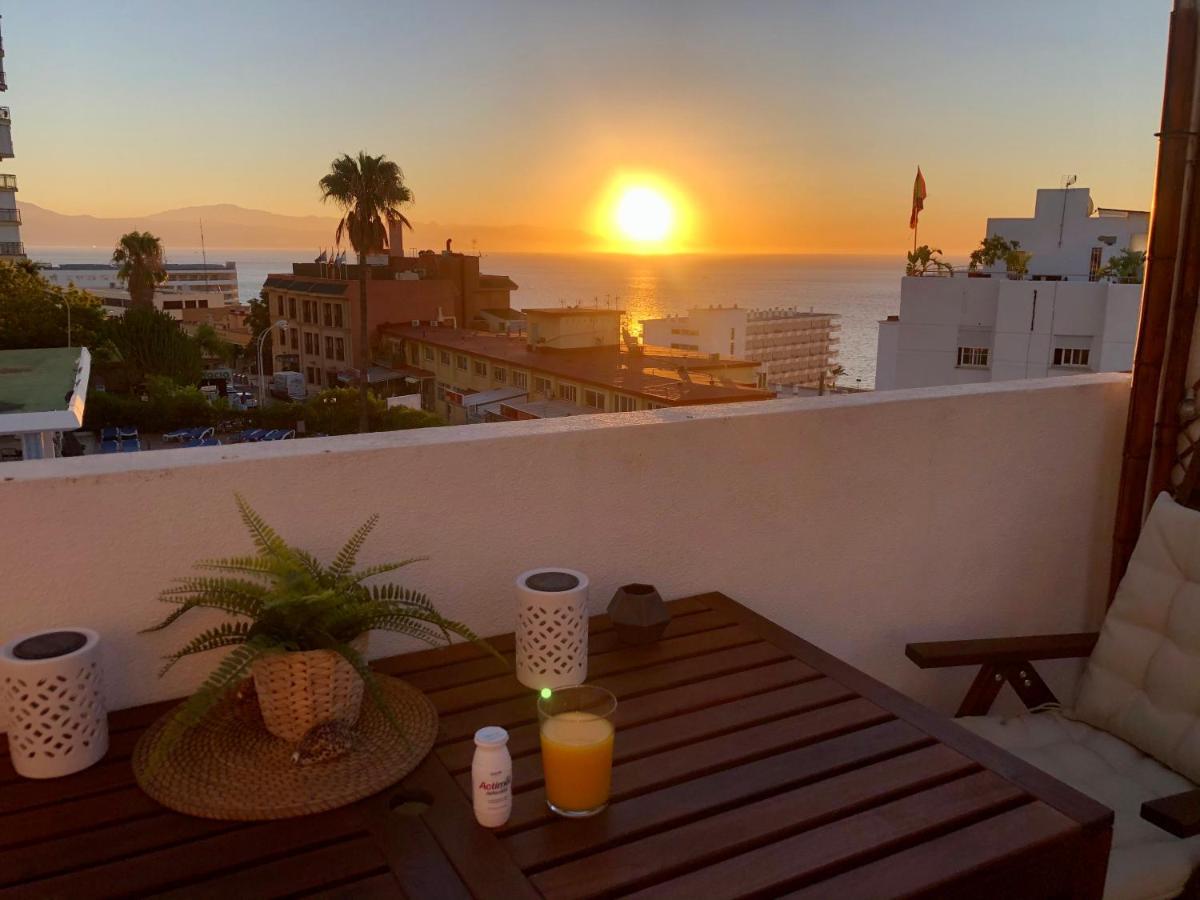 El Cortijuelo. Magnificent Triplex Terraced House With Rooftop Of 18M2, Overlooking The Sea. Parking Torremolinos Exterior foto
